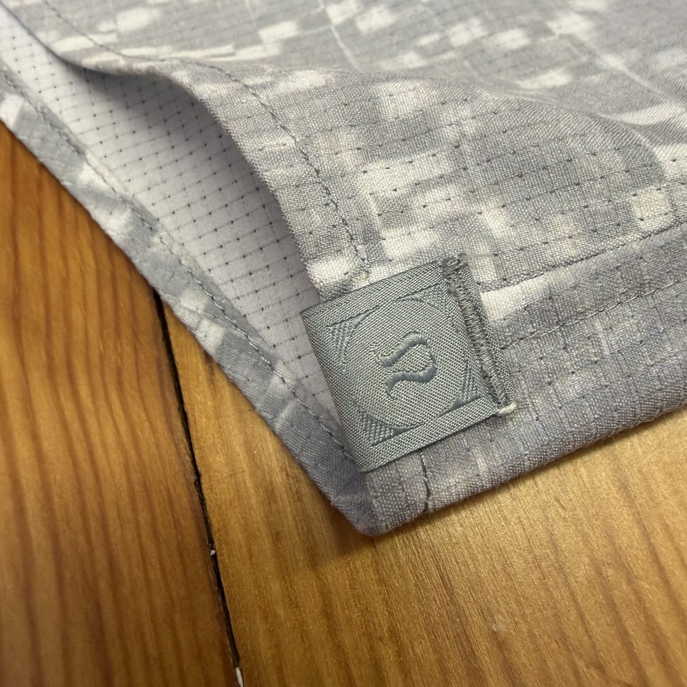 Lululemon Airing Easy Camp Collar Shirt Men's Large Short Sleeve Button Up Gray - Picture 6 of 8
